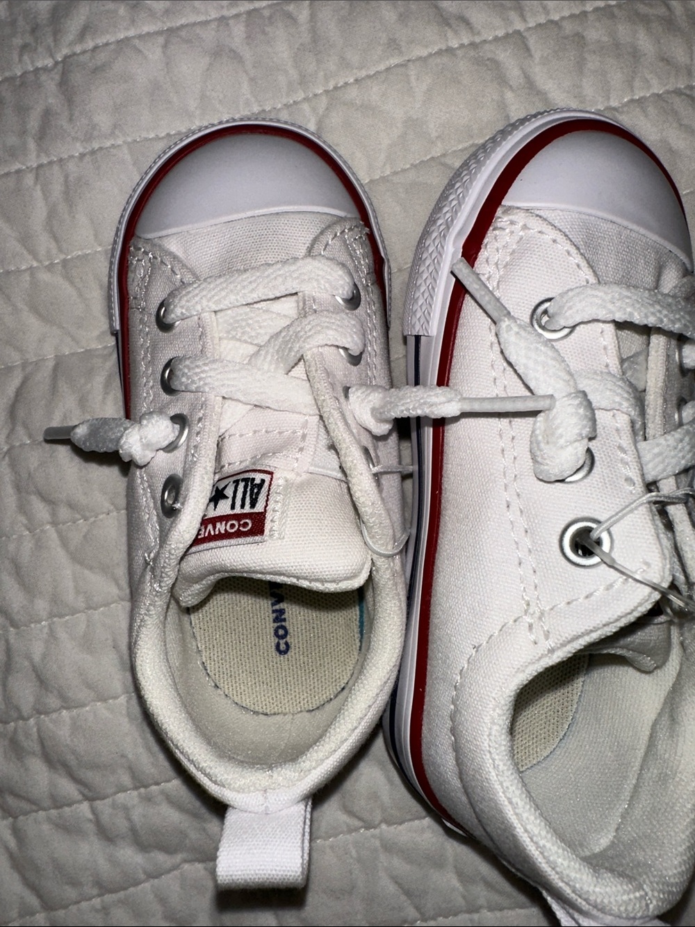 Converse Kids White Low Top Sneakers with Red Trim NWT - Picture 5 of 5